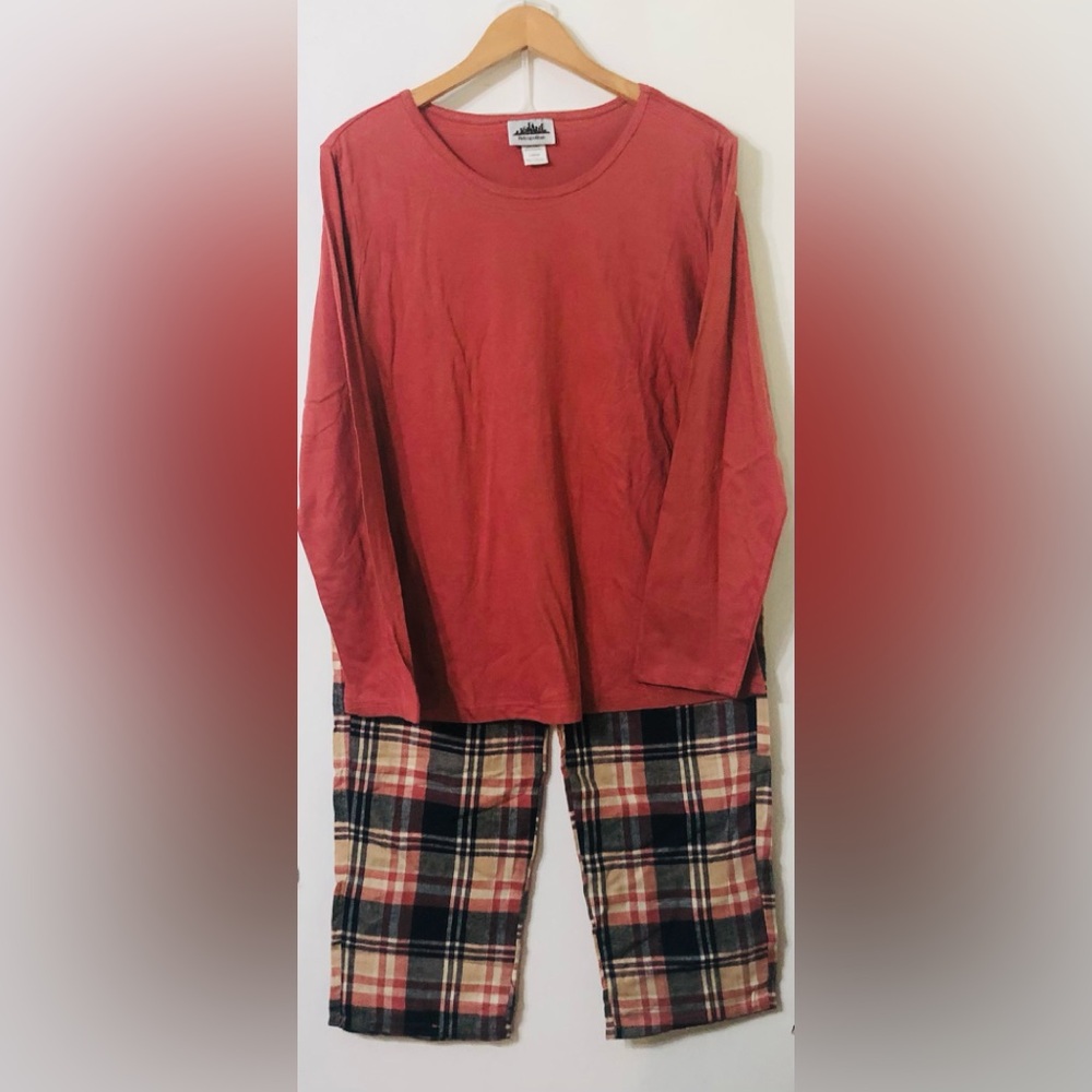 Metropolitan 2pc women’s pajama set top long sleeves flannel pant peach plaid.L